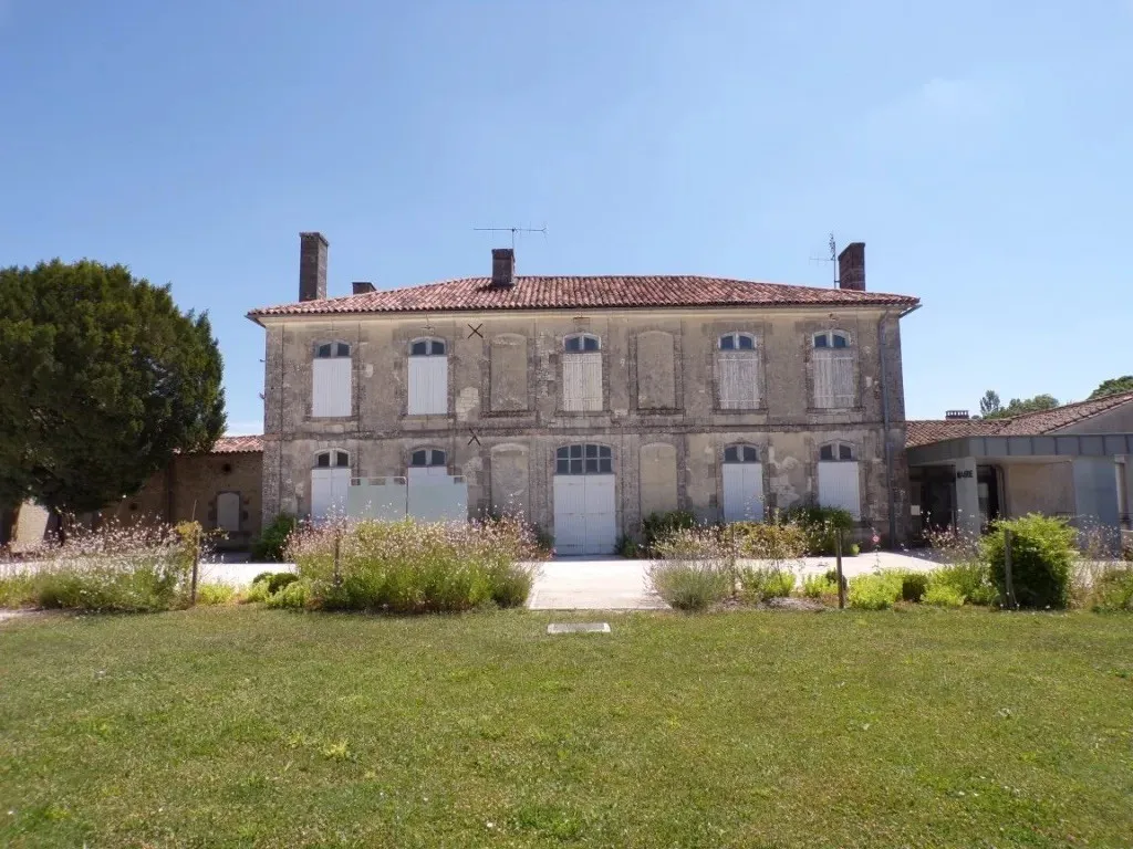 Photos de Salles-d'Angles : photo 3 sur 3