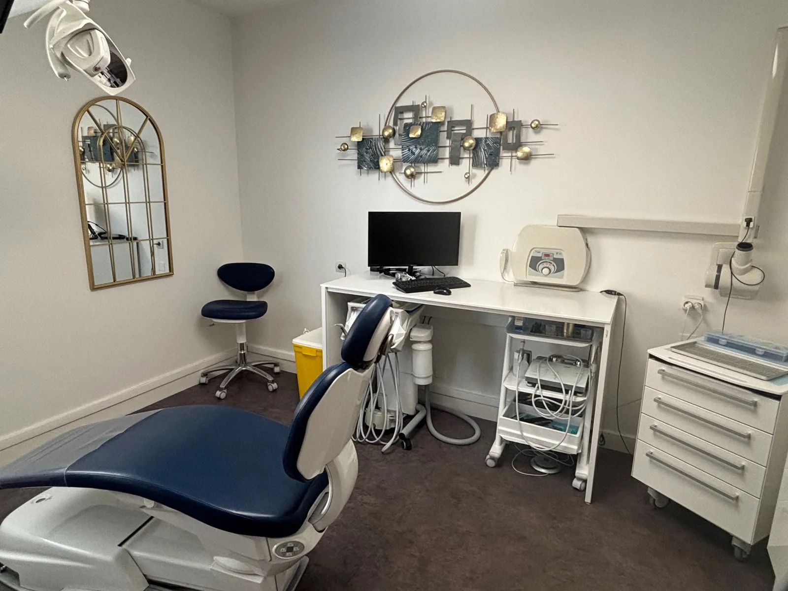 Chirurgien dentiste : photo 2 sur 3