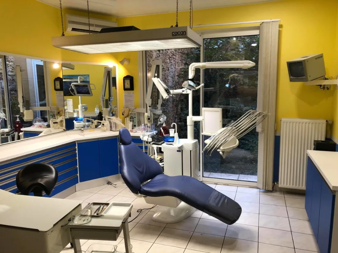 Chirurgien dentiste - Implantologie, Parodontologie, Chirurgie Muco-gingivale : photo 2 sur 5