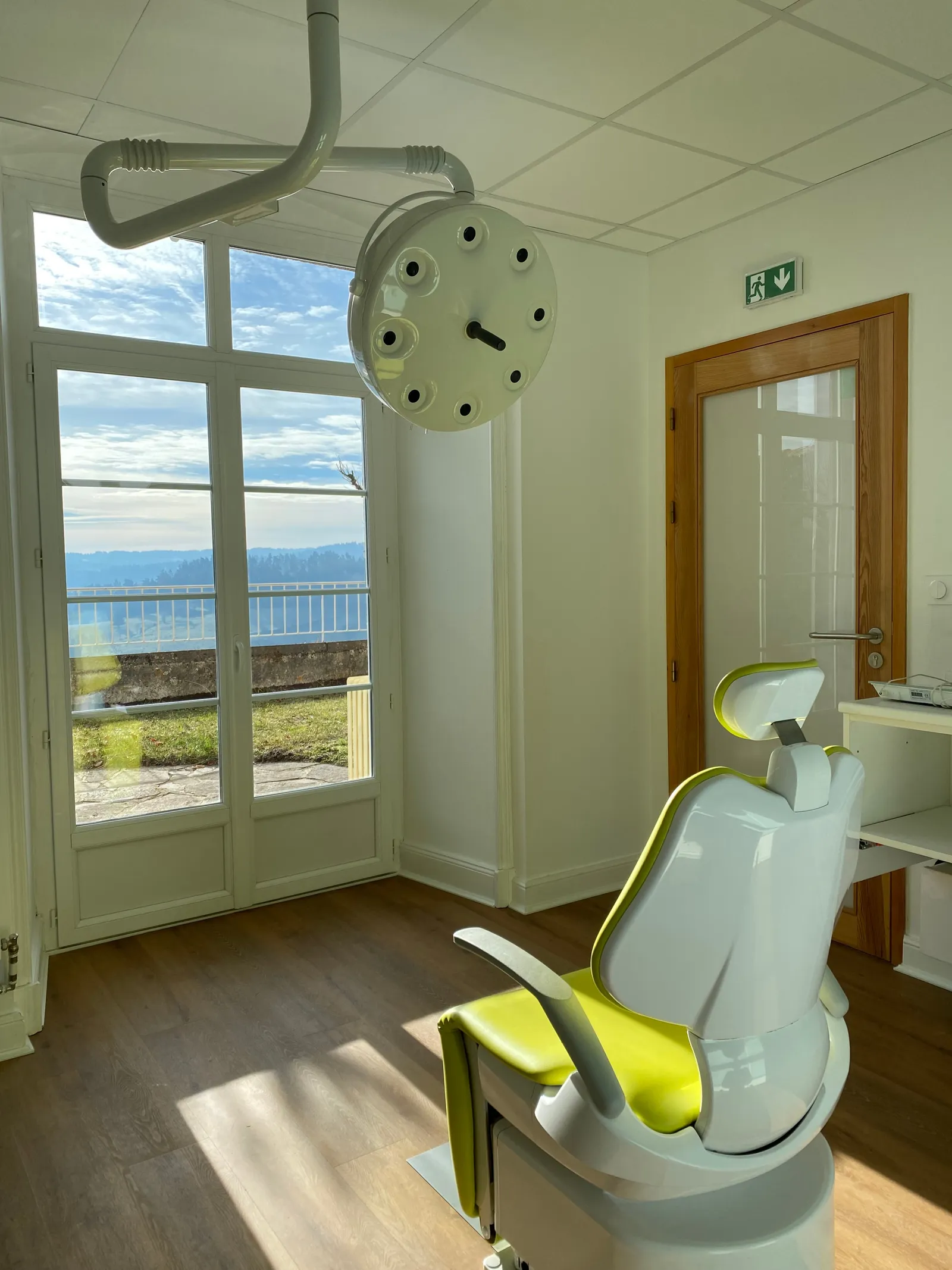 Chirurgien dentiste - CHIRURGIE DENTAIRE : photo 8 sur 9